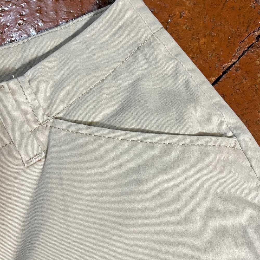 Lee khahi shorts size 6. Regular fit mid rise. 6” inseam - Picture 5 of 6